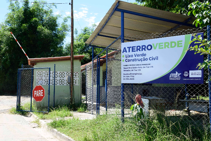 PREFEITURA ORIENTA MORADORES SOBRE O DESCARTE CORRETO DE RESÍDUOS EM RESENDE