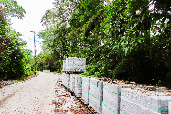 PREFEITURA DE RESENDE REALIZA OBRAS DE PAVIMENTAÇÃO DA SERRINHA DO ALAMBARI 