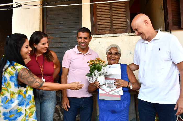 RESENDE ENTREGA PRIMEIRAS ESCRITURAS DO PROJETO DE REGULARIZAÇÃO FUNDIÁRIA URBANA NO BAIRRO CABRAL