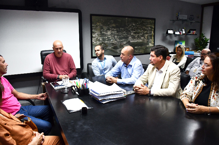 RESENDE SANCIONA LEI QUE PREVÊ GRATUIDADE NO TRANSPORTE PÚBLICO PARA ALUNOS DE INSTITUIÇÕES DE ENSINO TÉCNICO E SUPERIOR 