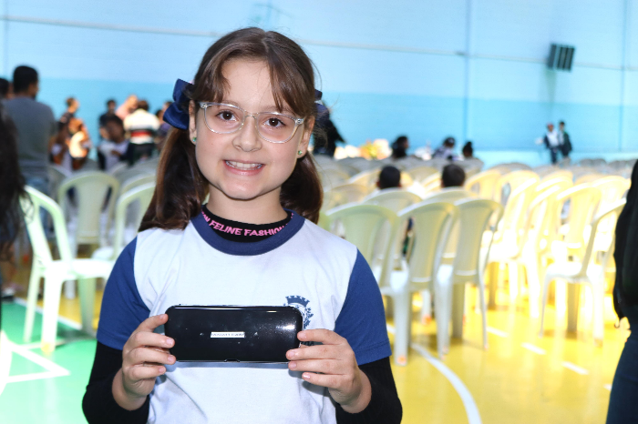 RESENDE DISTRIBUI MAIS DE 200 ÓCULOS PARA CRIANÇAS PELO PROGRAMA VER E VIVER EM PARCERIA COM A ARCELORMITTAL