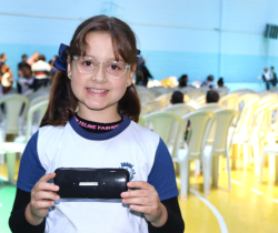 RESENDE DISTRIBUI MAIS DE 200 ÓCULOS PARA CRIANÇAS PELO PROGRAMA VER E VIVER EM PARCERIA COM A ARCELORMITTAL