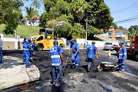 Ruas do Centro começam a receber serviços de recapeamento asfáltico