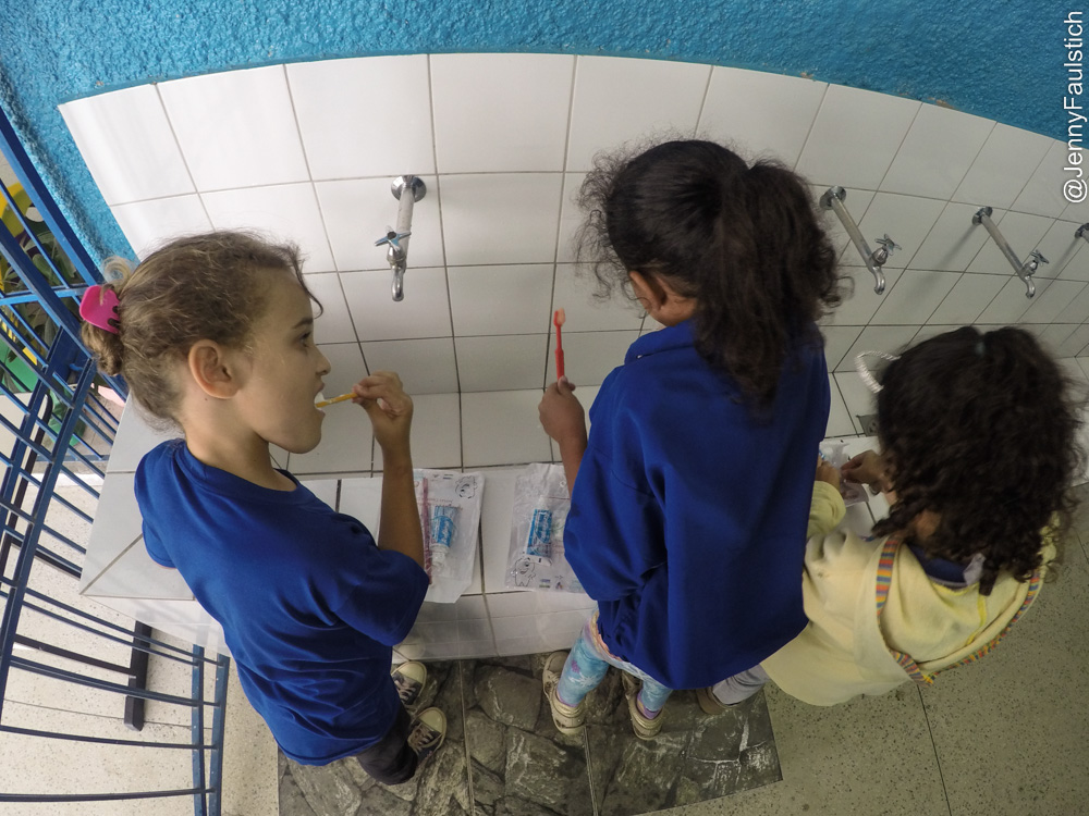 Programa leva dentistas e enfermeiros à escola da zona rural