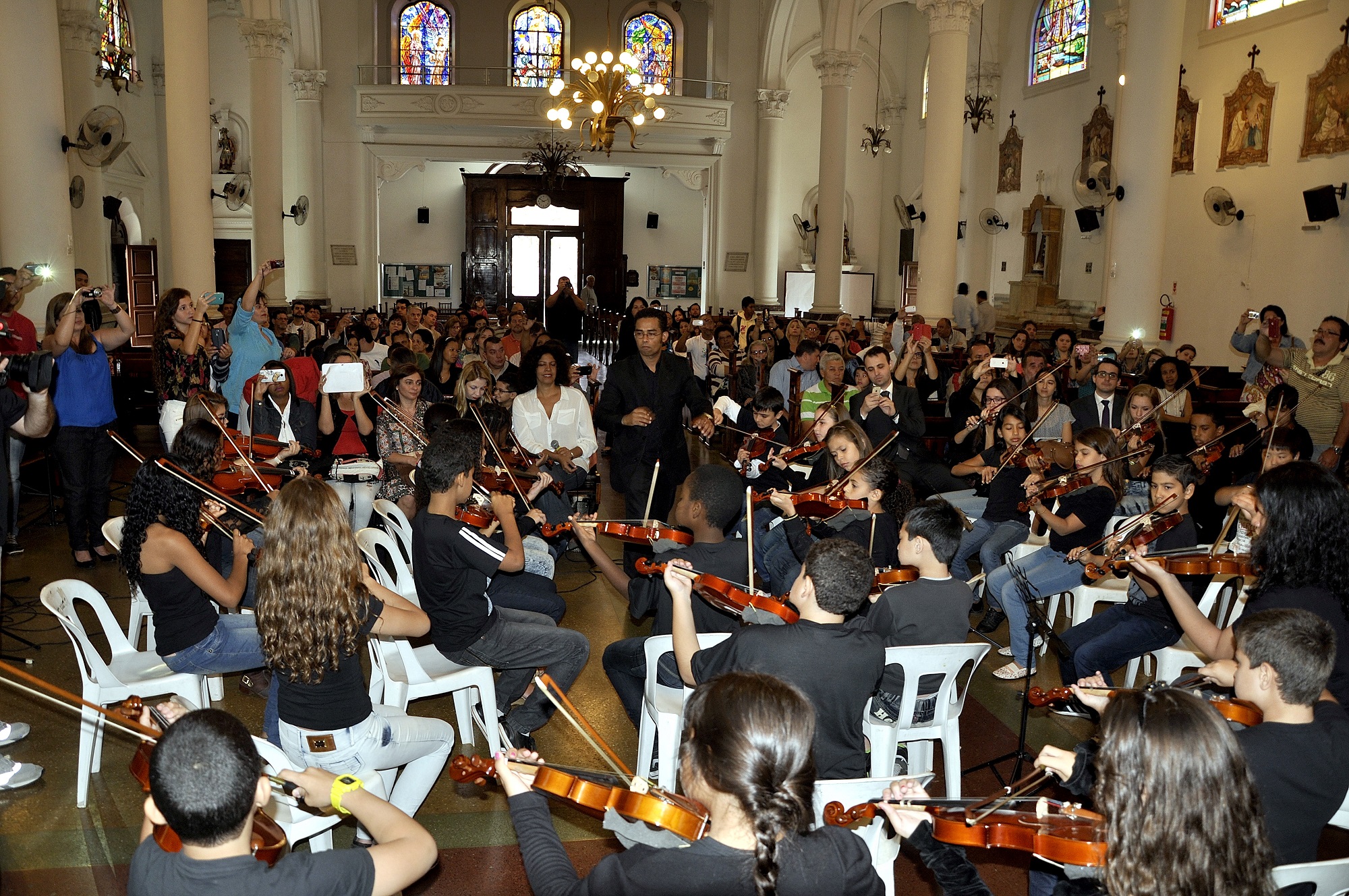Abertas as inscrições para cursos gratuitos de Teatro e Música