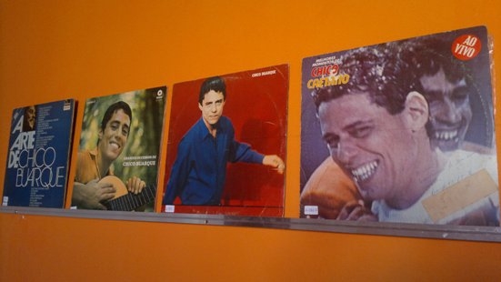 Exposição Arte na Capa faz homenagem aos 70 anos de Chico Buarque