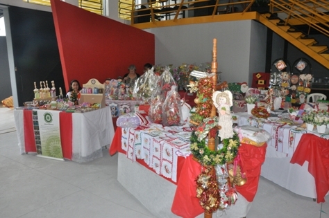Feira de produtos natalinos e de exposição de presépios tem início nesta terça-feira