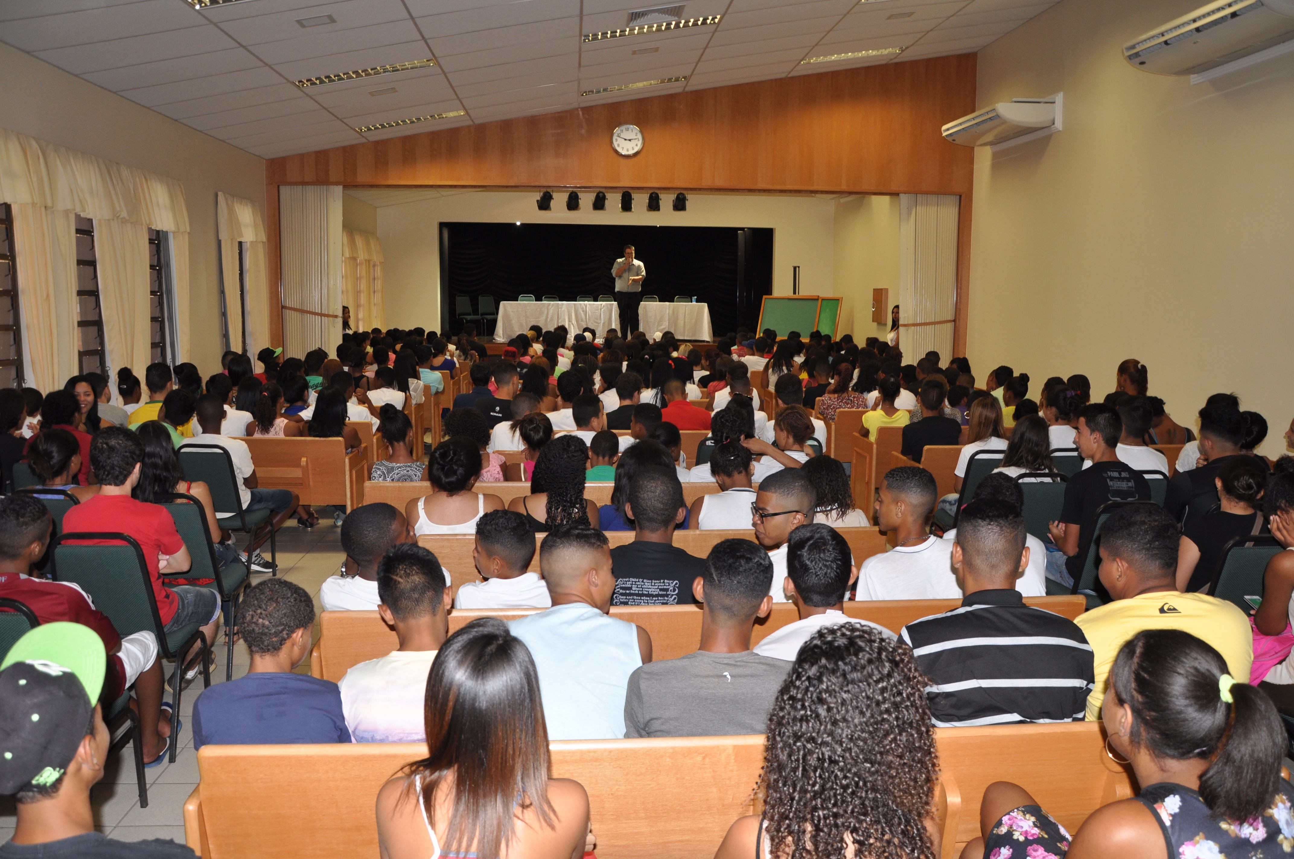 Confiar realiza aula inaugural das oficinas nesta segunda-feira