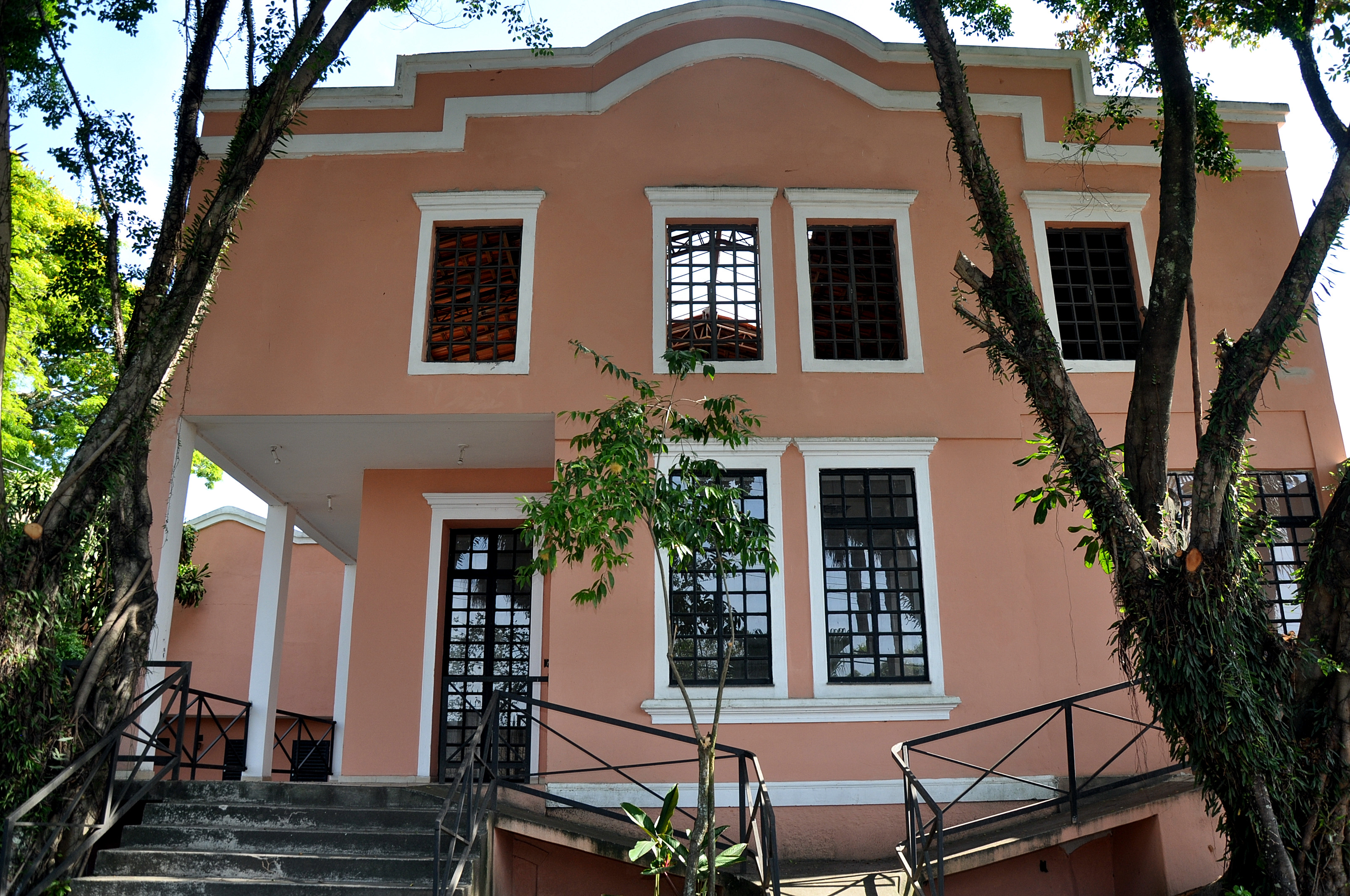 Estão abertas as inscrições para aulas de Desenho Artístico, Papel Machê e Bateria