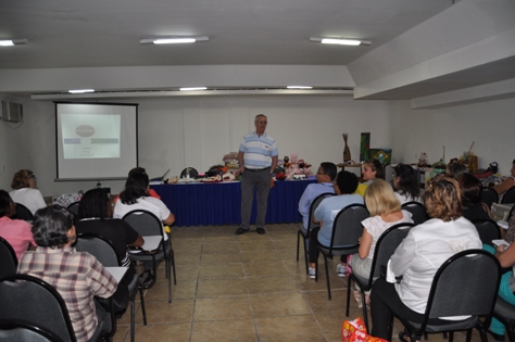 Artesãos de Resende participam de palestra com Sebrae