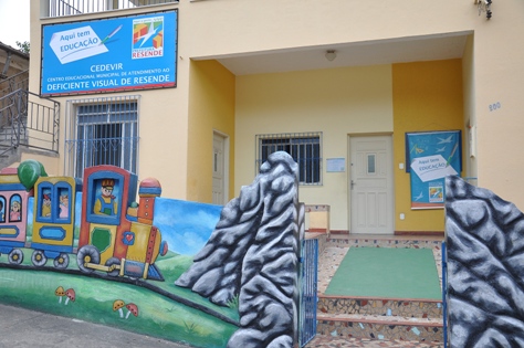 Escola para deficientes visuais recebe trabalho voluntário