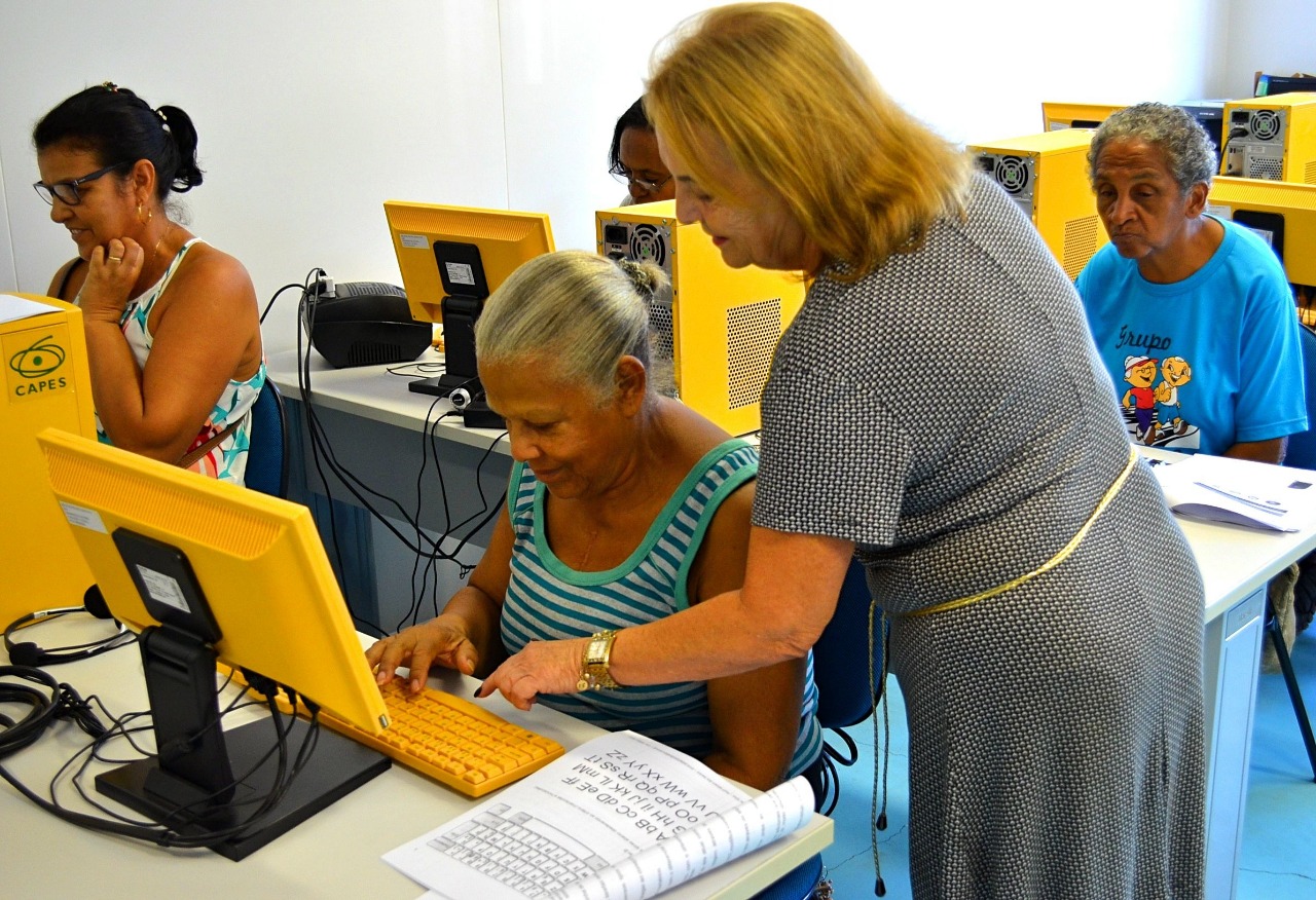 PREFEITURA PROMOVE CURSO DE INFORMÁTICA PARA IDOSOS