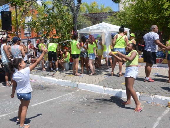 Que horas passa o Vicentina? encerra Festa de Momo neste sábado