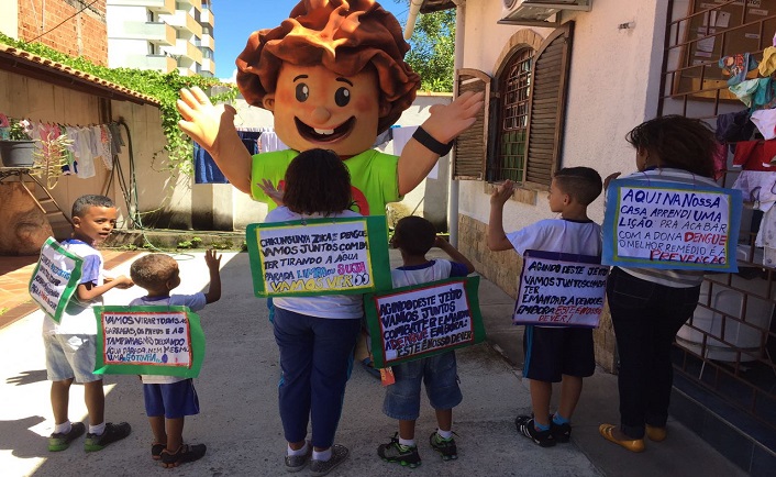 Estudantes fazem passeata contra a dengue