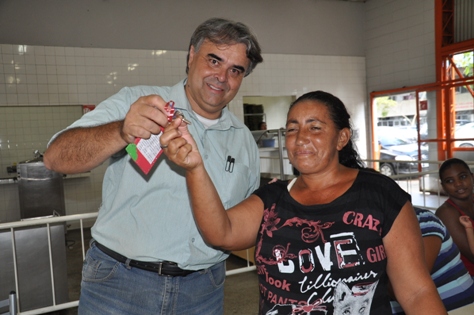 Casas populares são entregues no bairro Morada da Barra
