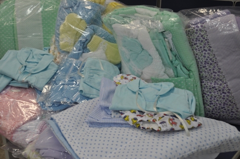 Assistência Social distribui kits de enxovais de bebês para mães de baixa renda 