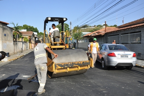 Prefeitura realiza recapeamento asfáltico na Rua do Rosário, no Centro