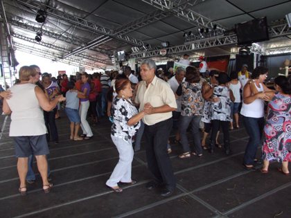 Baile da Terceira Idade acontece nesta quarta-feira no Parque de Exposições