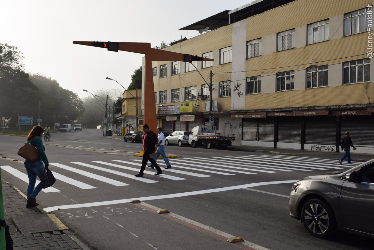 Prefeitura inicia sinalização de 57 plataformas e faixas