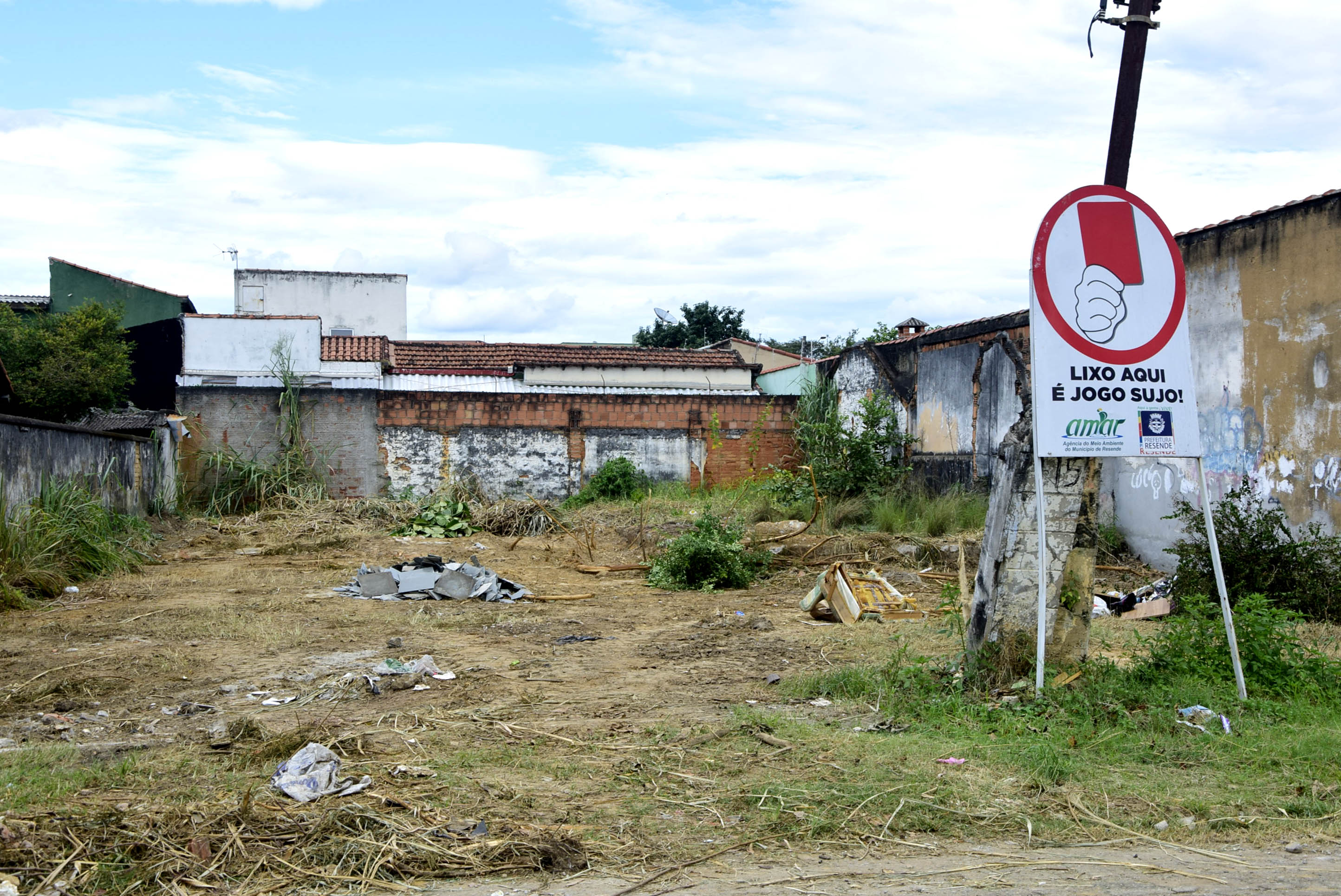 PREFEITURA INTENSIFICA FISCALIZAÇÃO DE TERRENOS BALDIOS