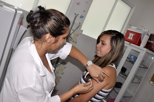 Vacinação contra HPV para meninas de 11 a 13 anos de idade acontecerá ao longo de todo o ano