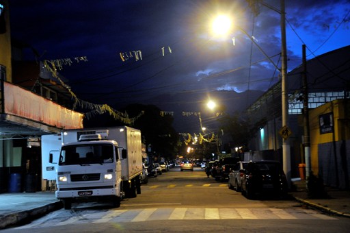 Várias ruas da cidade já estão com nova iluminação 