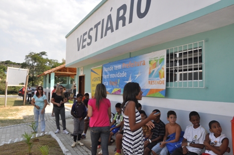 Comunidade do Jardim Beira Rio recebe vestiário do campo do bairro