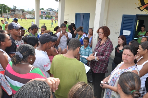 Prefeitura visita famílias que invadiram terreno particular na Barra I