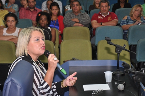 Prefeitura leva palestras de prevenção às drogas para escolas estaduais