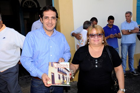 Prefeitura lança livro sobre a história de Resende
