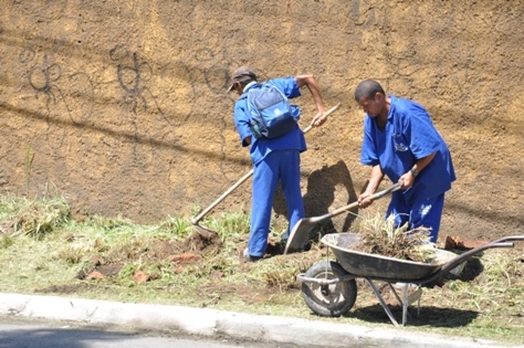 Cronograma de limpeza urbana segue atendendo bairros do município