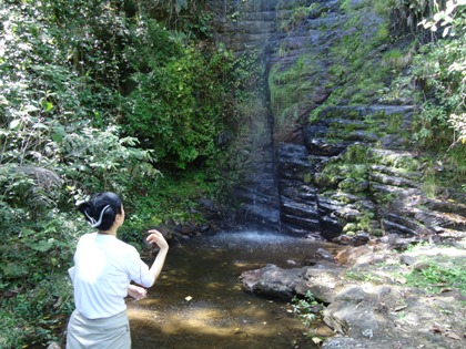 Artista plástica japonesa escolhe queda'água em Visconde de Mauá para instalação de novo trabalho