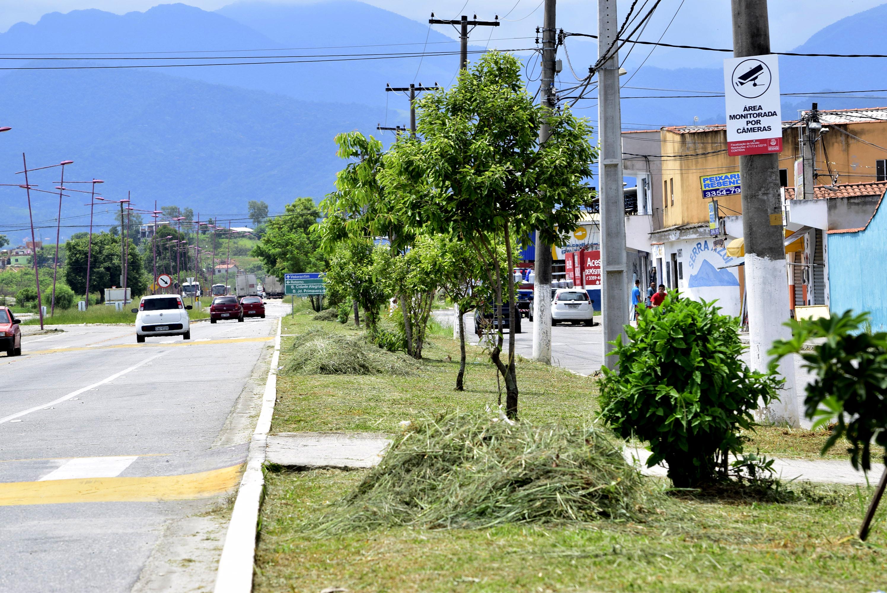 Mutirão leva bem estar ao Acesso Oeste