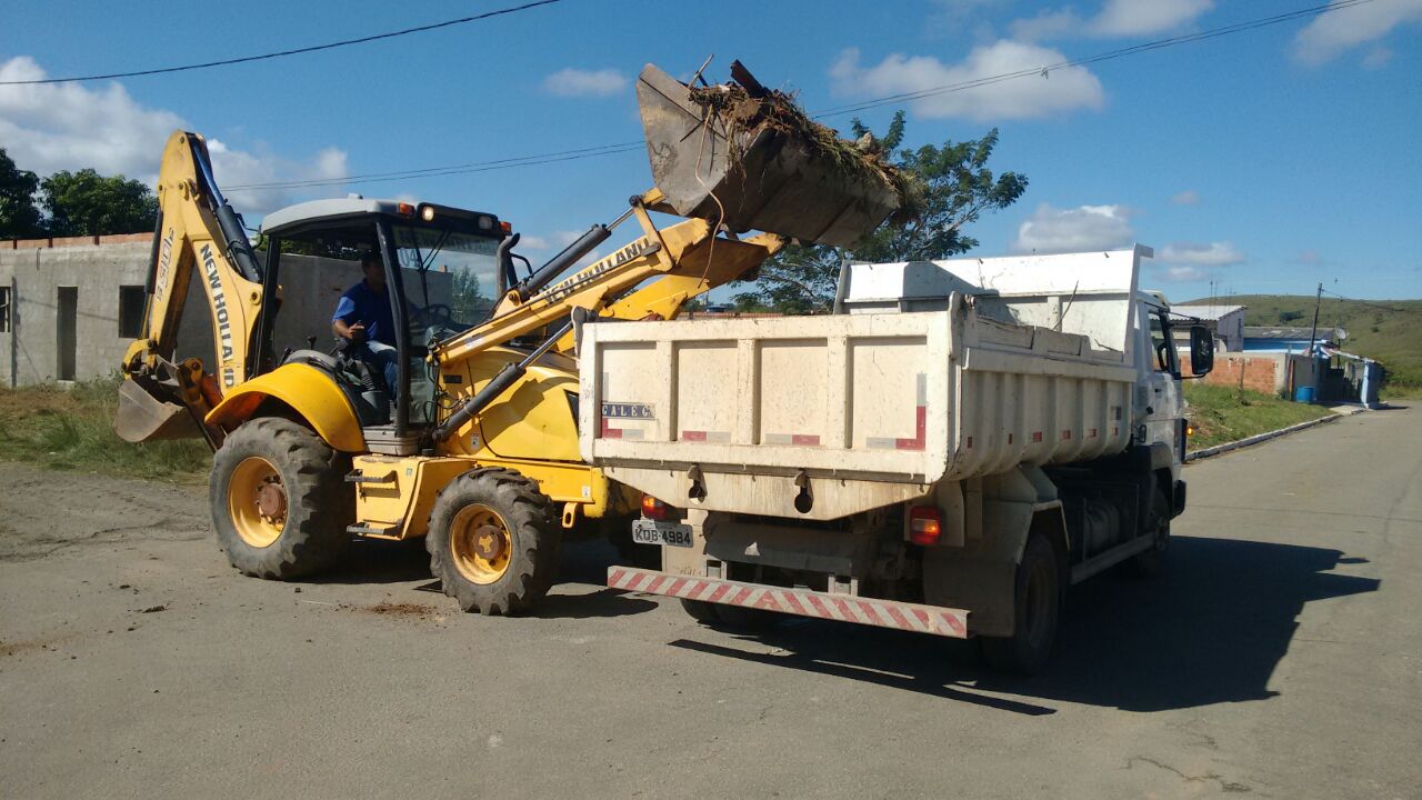 Mutirões de limpeza no Jardim do Sol, Fazenda da Barra 3 e São Caetano