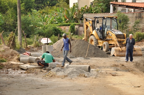 Prefeitura está concluindo pavimentação no Surubi e Parque Embaixador 