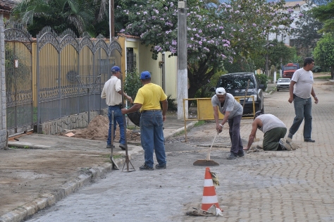 Secretaria de Obras recupera ruas no bairro Parque Ipiranga 
