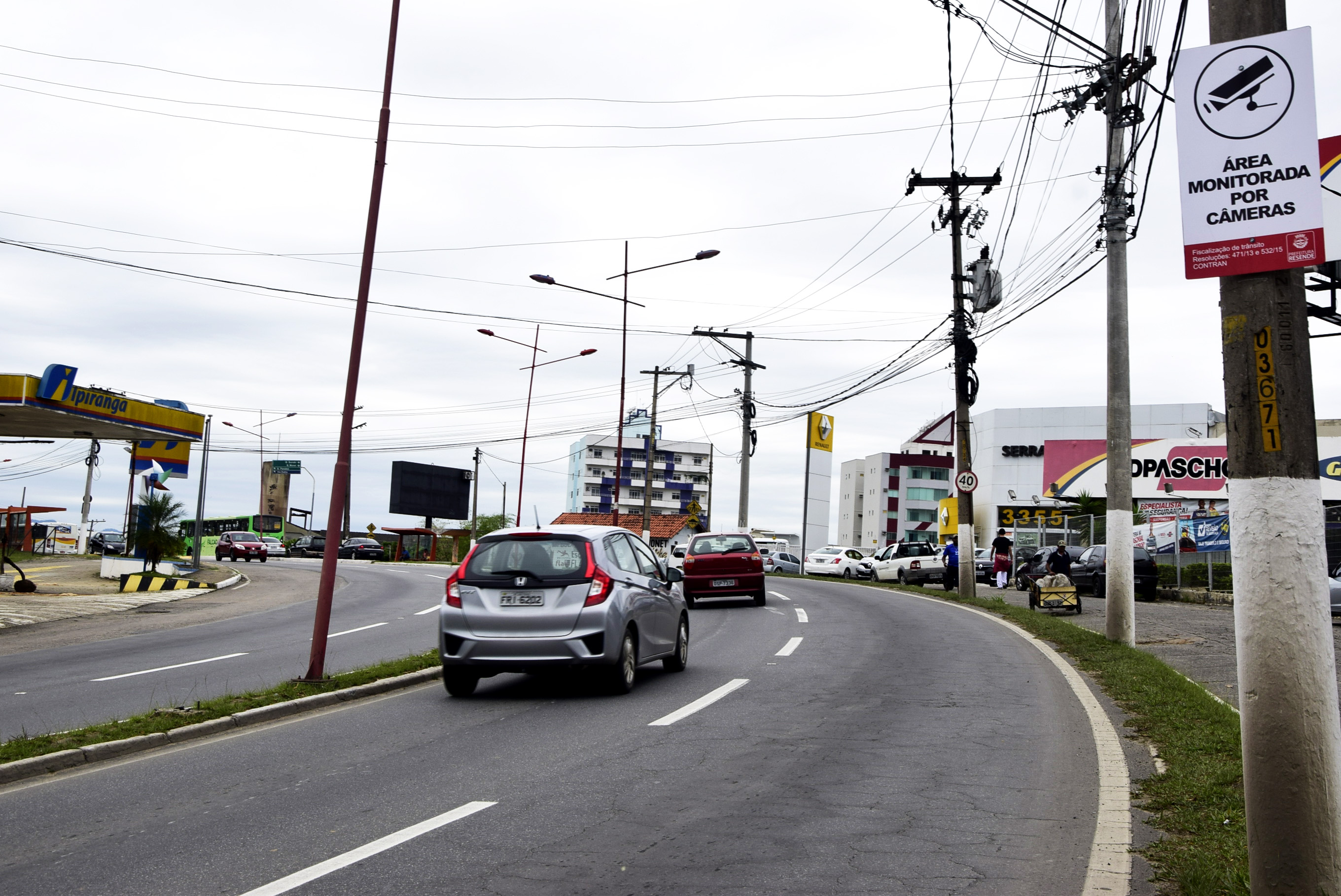 PLACAS INDICAM ÁREAS MONITORADAS POR CÂMERAS DE SEGURANÇA EM RESENDE