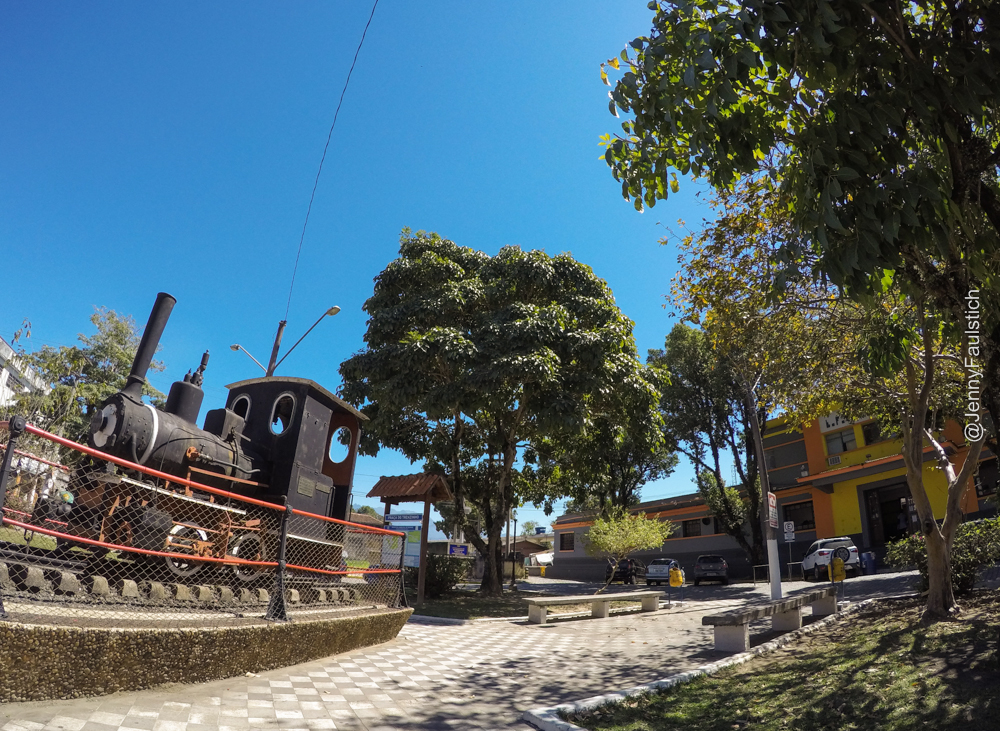 Praça do Trenzinho vira ponto de encontro e cultura no final da tarde