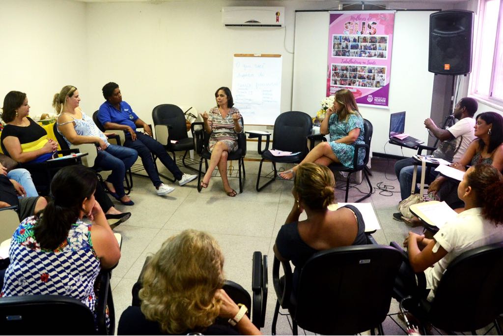 RODA DE CONVERSA COMEMORA DIA DE LUTA PELA SAÚDE DA MULHER
