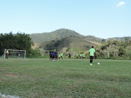 Agenda esportiva tem campeonatos de futebol e circuito de tênis