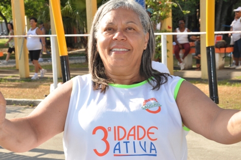 Idosas participam de atividades em comemoração ao Dia da Mulher