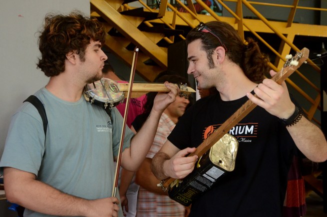 Professores aprendem a transformar sucata em música