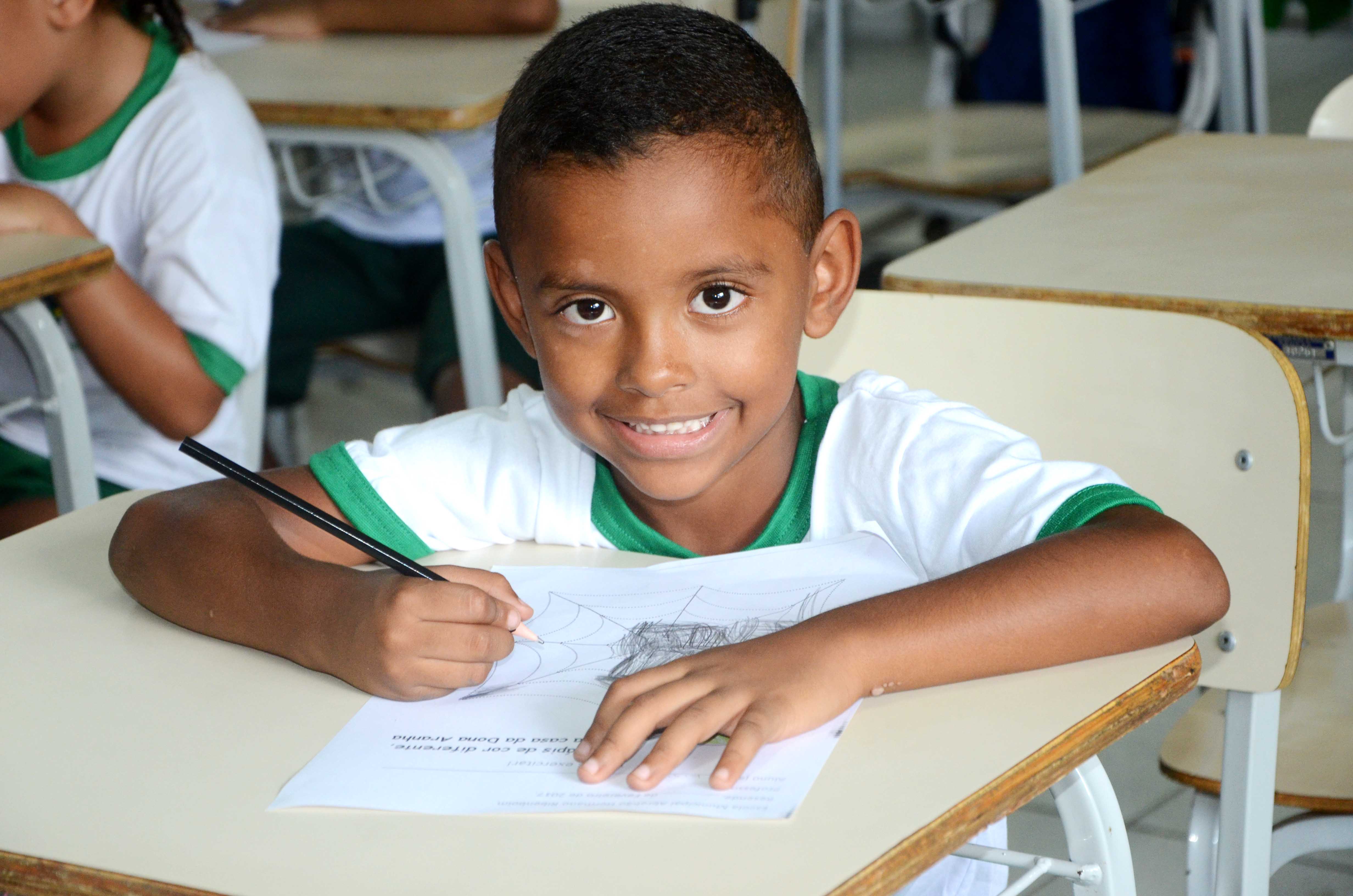 MAIS DE 14 MIL ALUNOS VOLTAM ÀS AULAS NESTA SEGUNDA-FEIRA, EM RESENDE