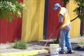 Prefeitura inicia pintura de faixas de sinalização