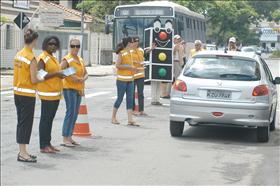 Serviços de sinalização chegam à Avenida Gustavo Jardim
