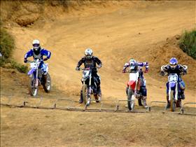 Prova de motocross acontece no Morrão da Colina