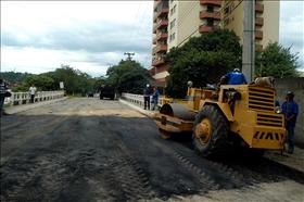 Ponte do Ribeirão Sesmarias é reaberta para o tráfego de veículos