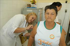 Vacinação contra gripe comum em idosos acontece neste sábado