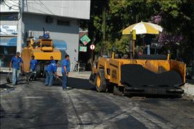 Asfaltamento da Avenida Nova Resende deverá ser concluído até sexta-feira