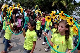 No desfile cívico, alunos pedem respeito ao meio ambiente